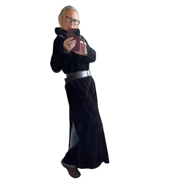 LULY K new york city. VintageBlack  Velvet Coat/ Duster , faux fur collar🌹 - Picture 7 of 10